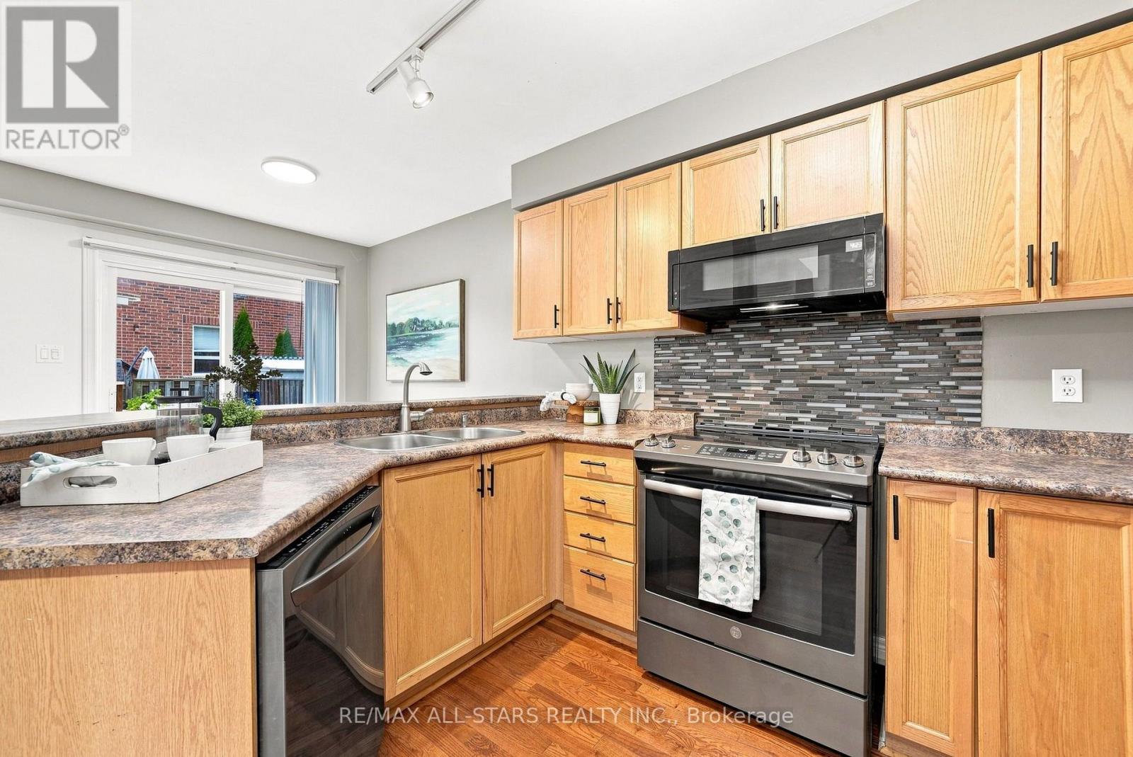 99 Glasgow Crescent, Georgina, Ontario  L4P 4B2 - Photo 6 - N13752120