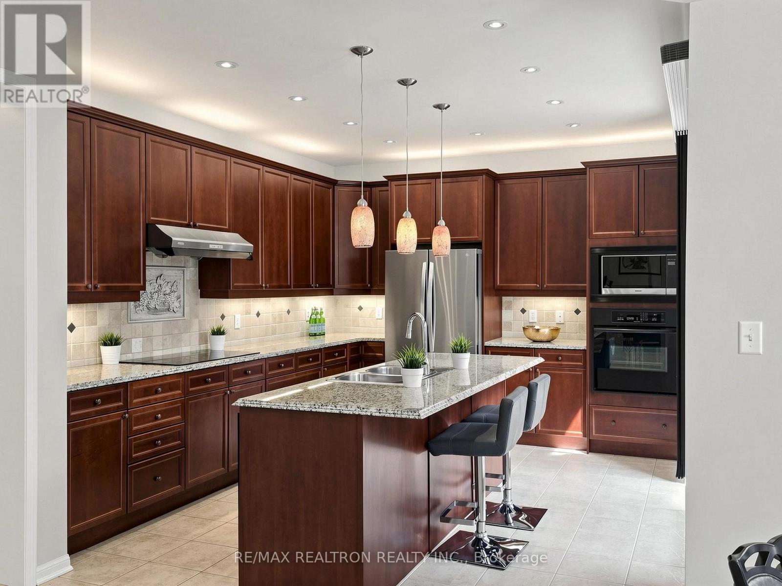 92 Clausfarm Lane, Whitchurch-Stouffville, Ontario  L4A 0M1 - Photo 15 - N13752166