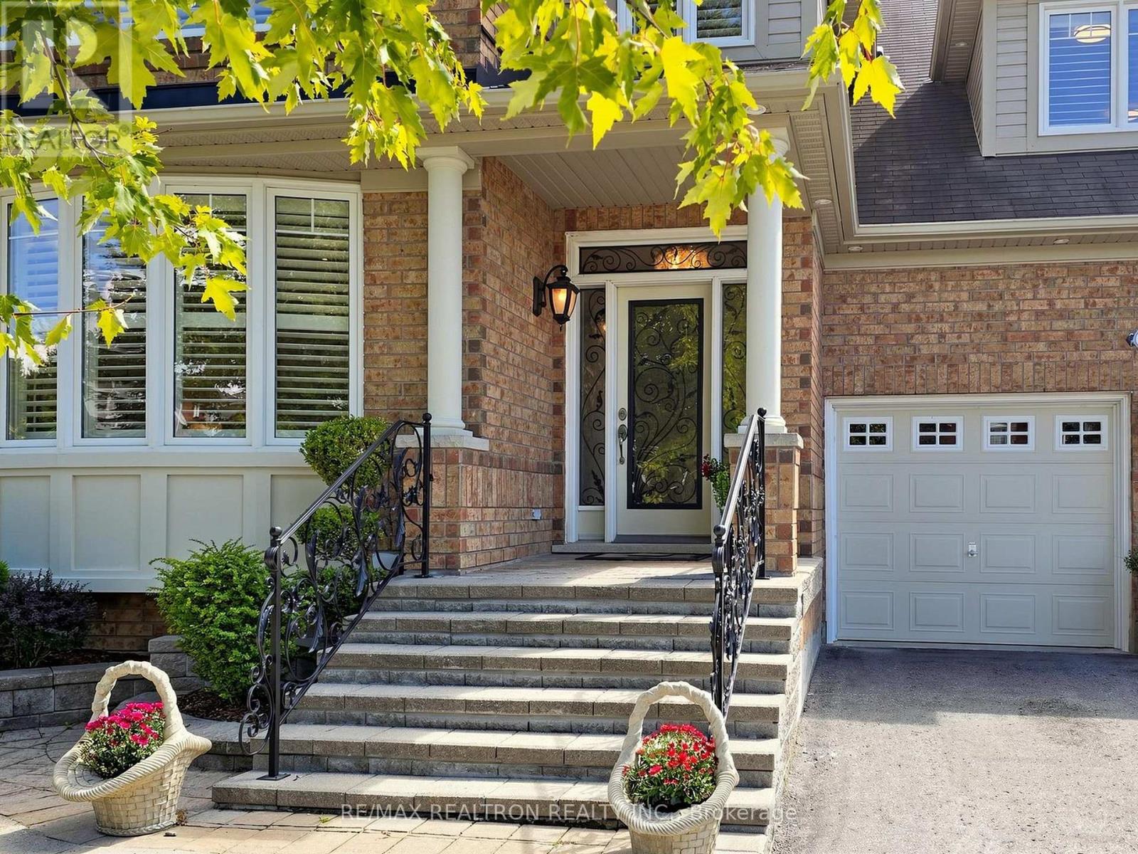 92 Clausfarm Lane, Whitchurch-Stouffville, Ontario  L4A 0M1 - Photo 4 - N13752166