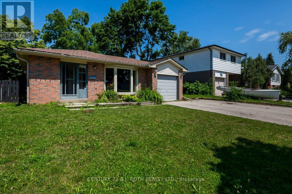 36 Cynthia Court, Barrie, Ontario  L4M 2X4 - Photo 2 - S13752204