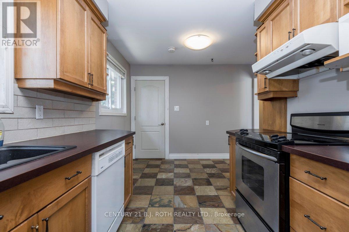 36 Cynthia Court, Barrie, Ontario  L4M 2X4 - Photo 4 - S13752204