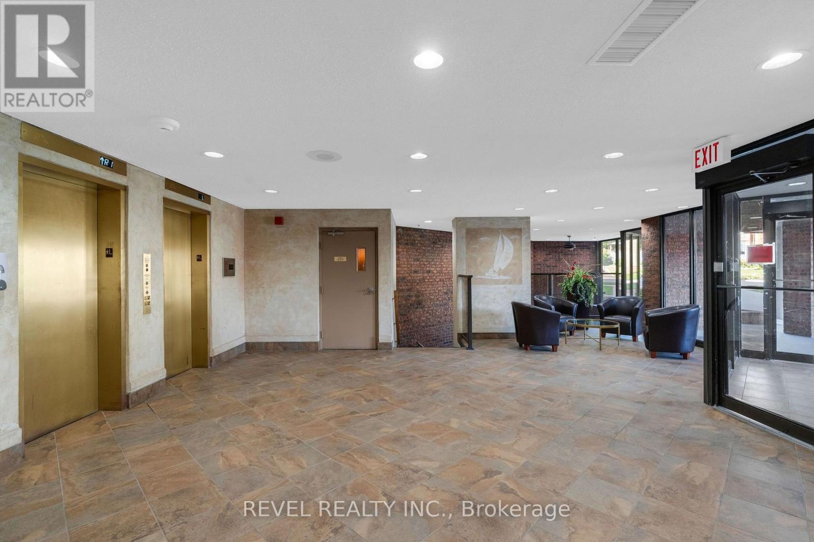 305 - 181 Collier Street, Barrie, Ontario  L4M 5L6 - Photo 2 - S13752228