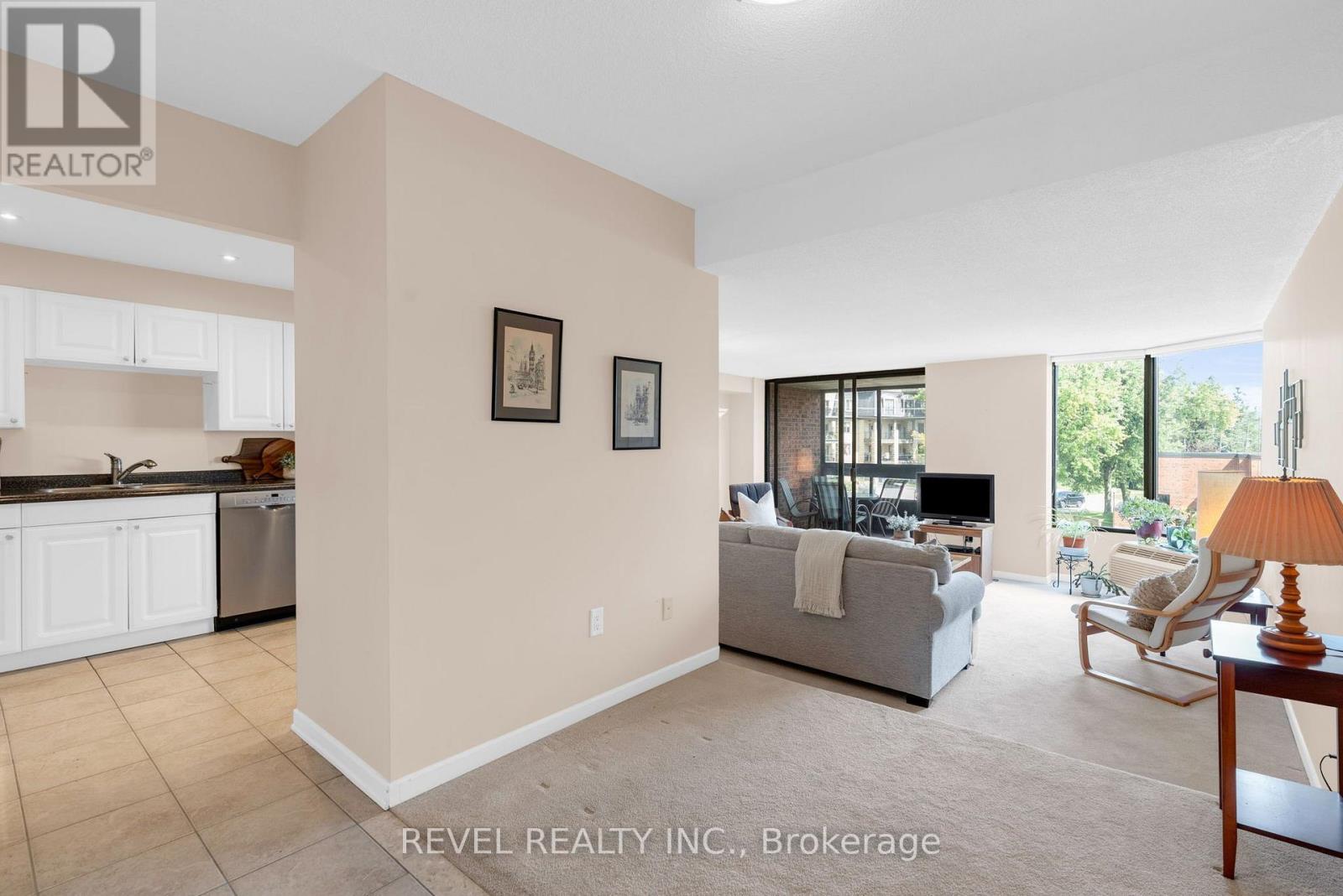 305 - 181 Collier Street, Barrie, Ontario  L4M 5L6 - Photo 6 - S13752228