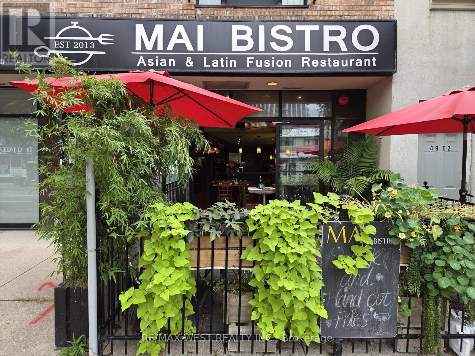 4906 DUNDAS STREET W, Toronto, Ontario