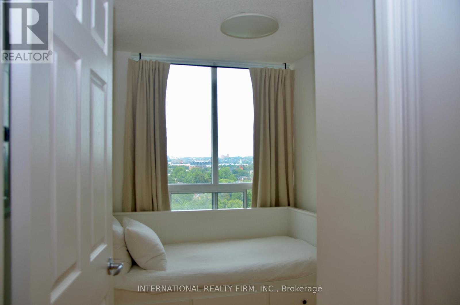 1403 - 70 High Park Avenue, Toronto, Ontario  M6P 1A1 - Photo 12 - W13752104