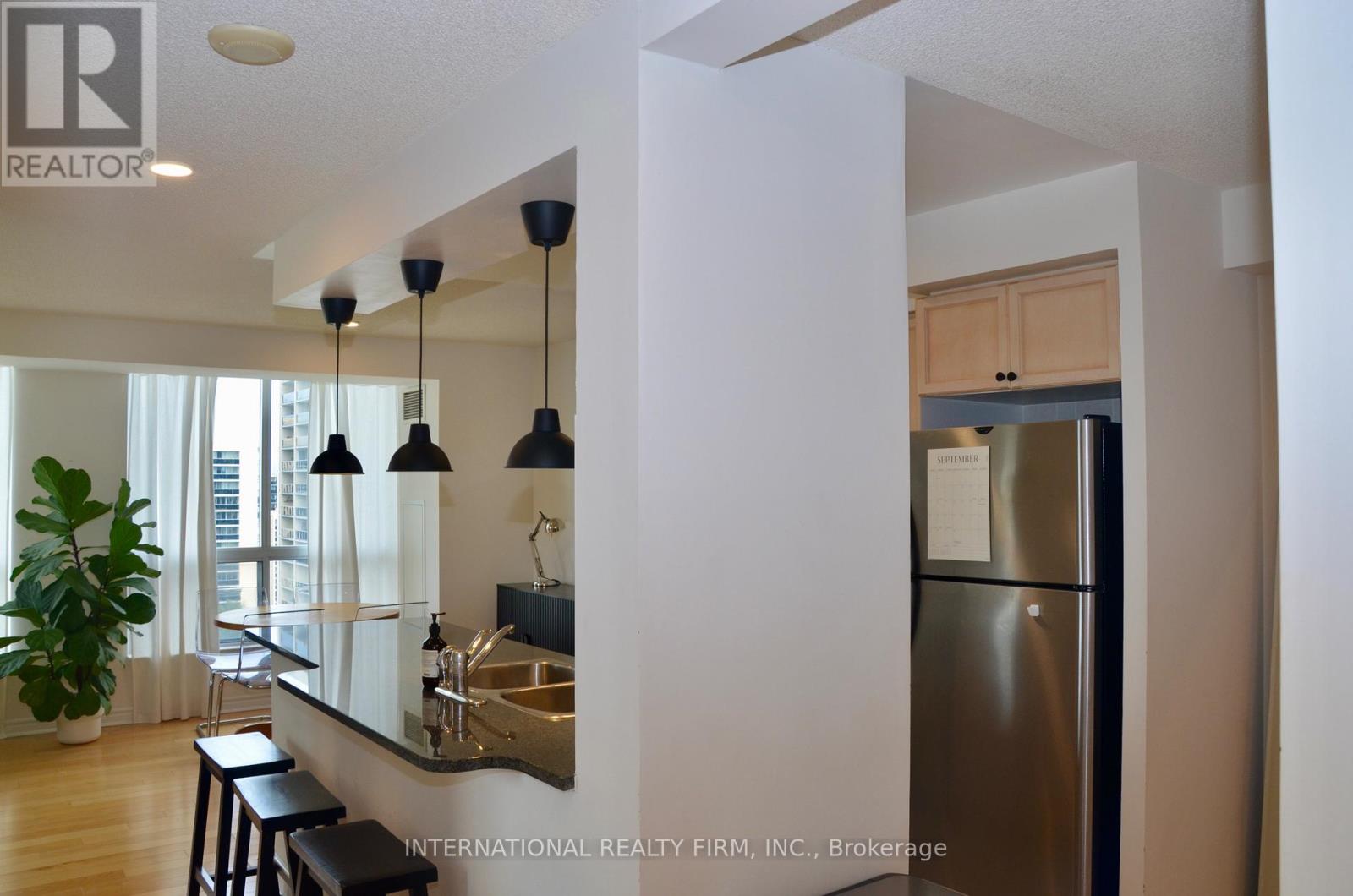 1403 - 70 High Park Avenue, Toronto, Ontario  M6P 1A1 - Photo 3 - W13752104