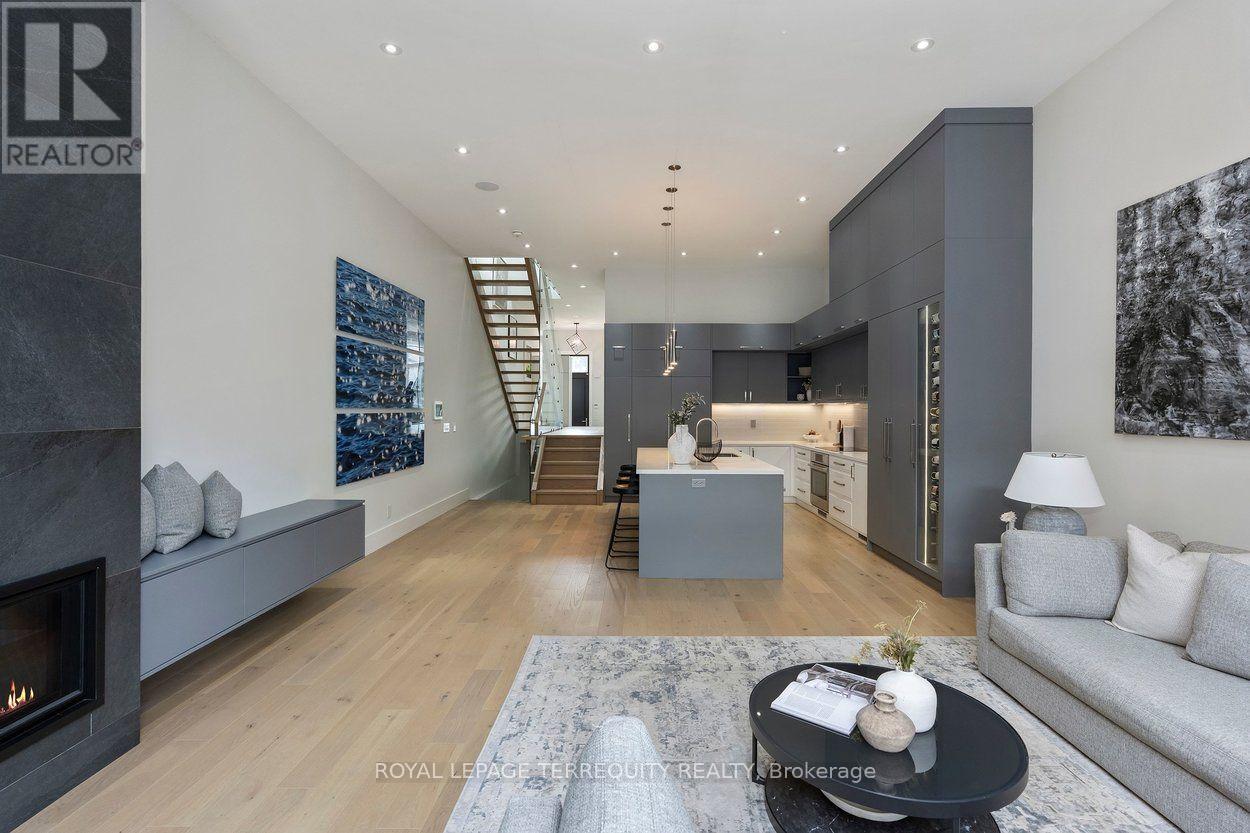 30b Thorndale Avenue, Toronto, Ontario  M8X 1W9 - Photo 12 - W13752106