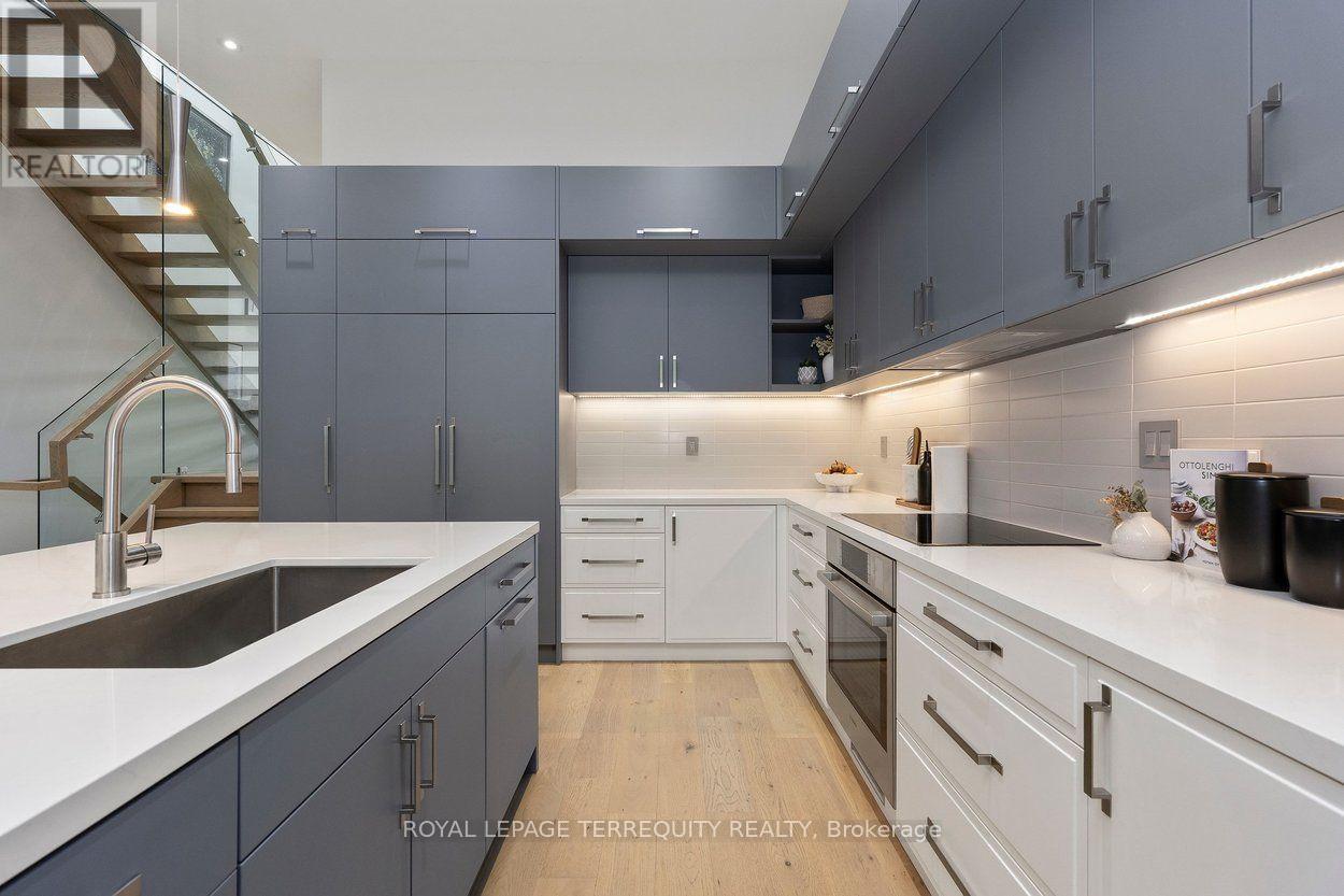 30b Thorndale Avenue, Toronto, Ontario  M8X 1W9 - Photo 17 - W13752106
