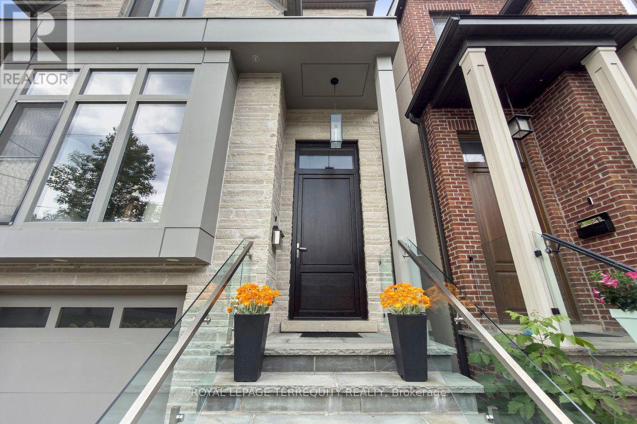 30b Thorndale Avenue, Toronto, Ontario  M8X 1W9 - Photo 3 - W13752106