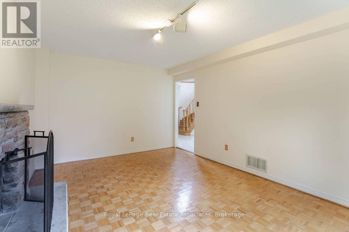 2551 Wynten Way, Oakville, Ontario  L6J 7K5 - Photo 11 - W13752150