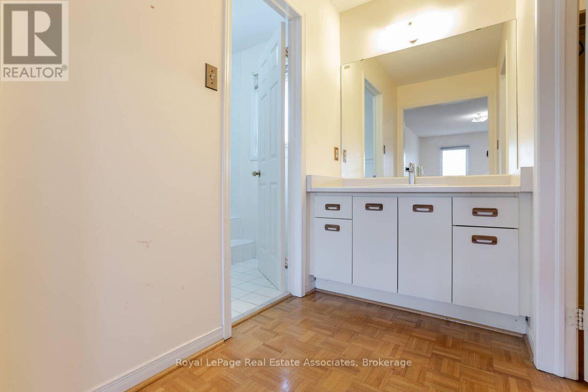 2551 Wynten Way, Oakville, Ontario  L6J 7K5 - Photo 25 - W13752150