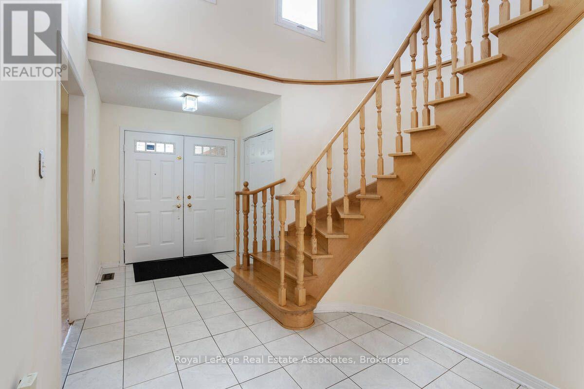 2551 Wynten Way, Oakville, Ontario  L6J 7K5 - Photo 4 - W13752150