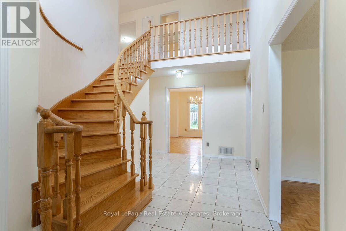 2551 Wynten Way, Oakville, Ontario  L6J 7K5 - Photo 5 - W13752150