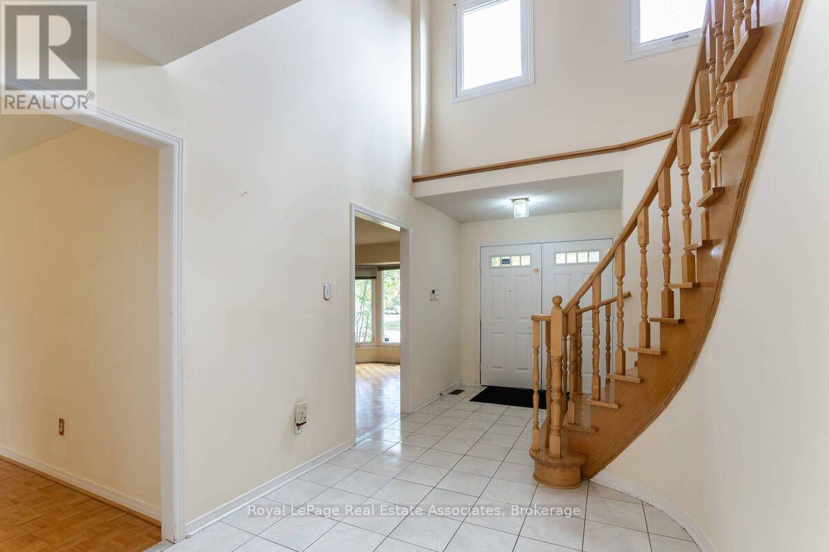 2551 Wynten Way, Oakville, Ontario  L6J 7K5 - Photo 6 - W13752150