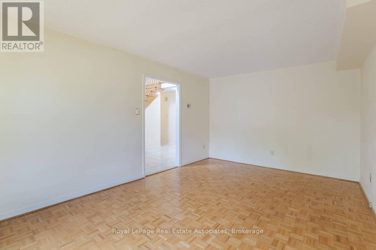 2551 Wynten Way, Oakville, Ontario  L6J 7K5 - Photo 9 - W13752150