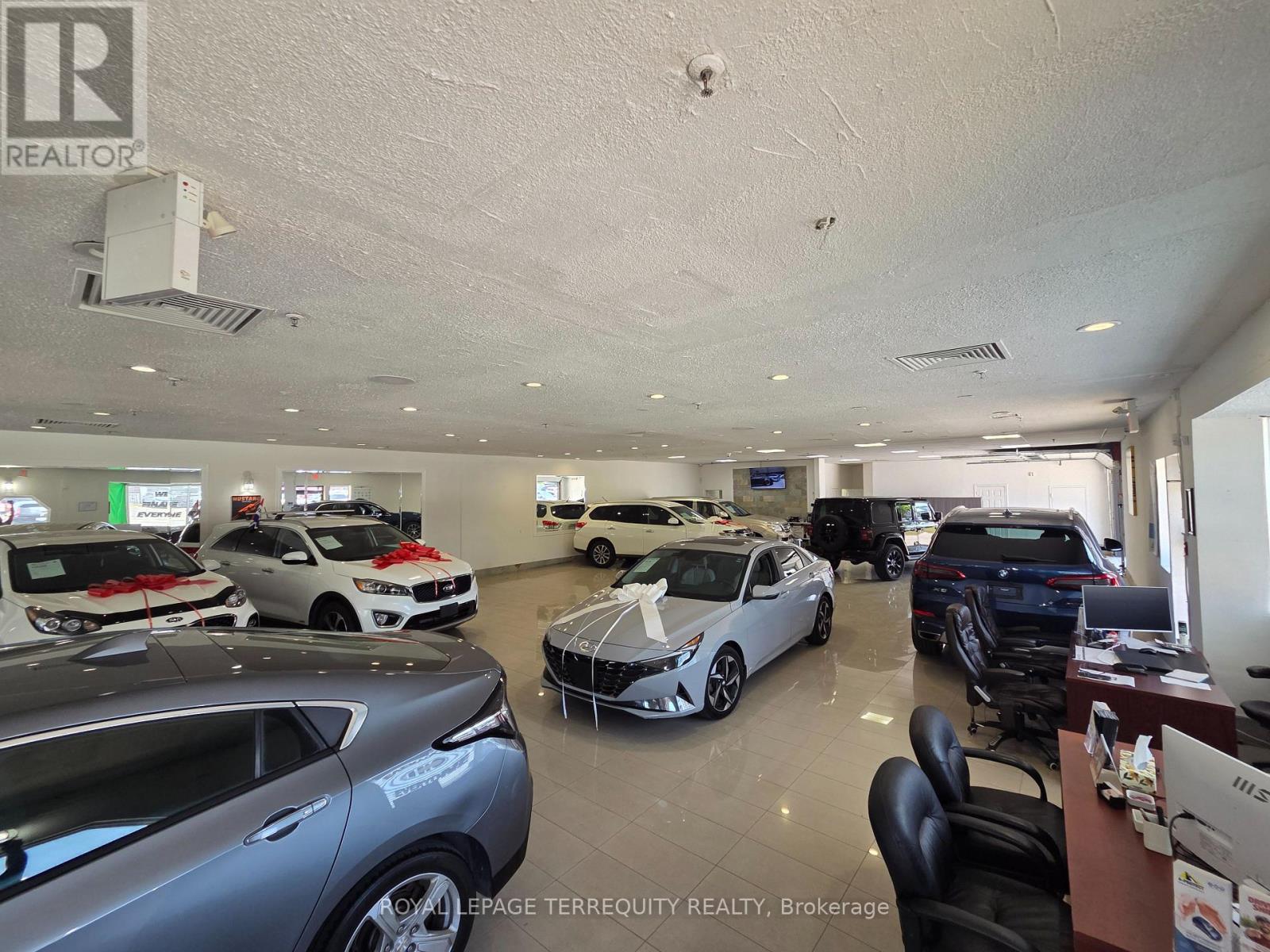 1025 Finch Avenue W, Toronto, Ontario  M3J 2C7 - Photo 13 - W13752154