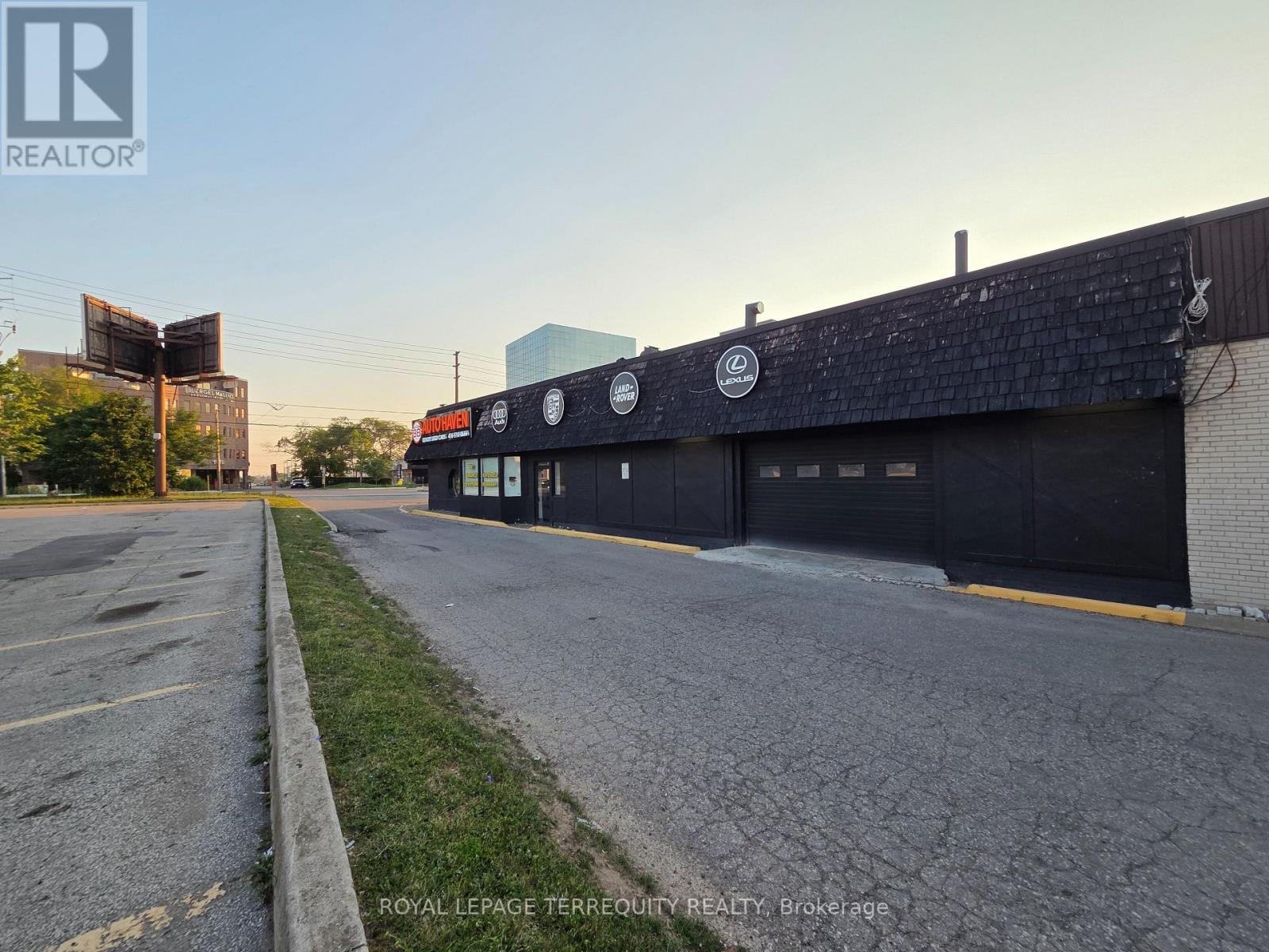 1025 Finch Avenue W, Toronto, Ontario  M3J 2C7 - Photo 4 - W13752154