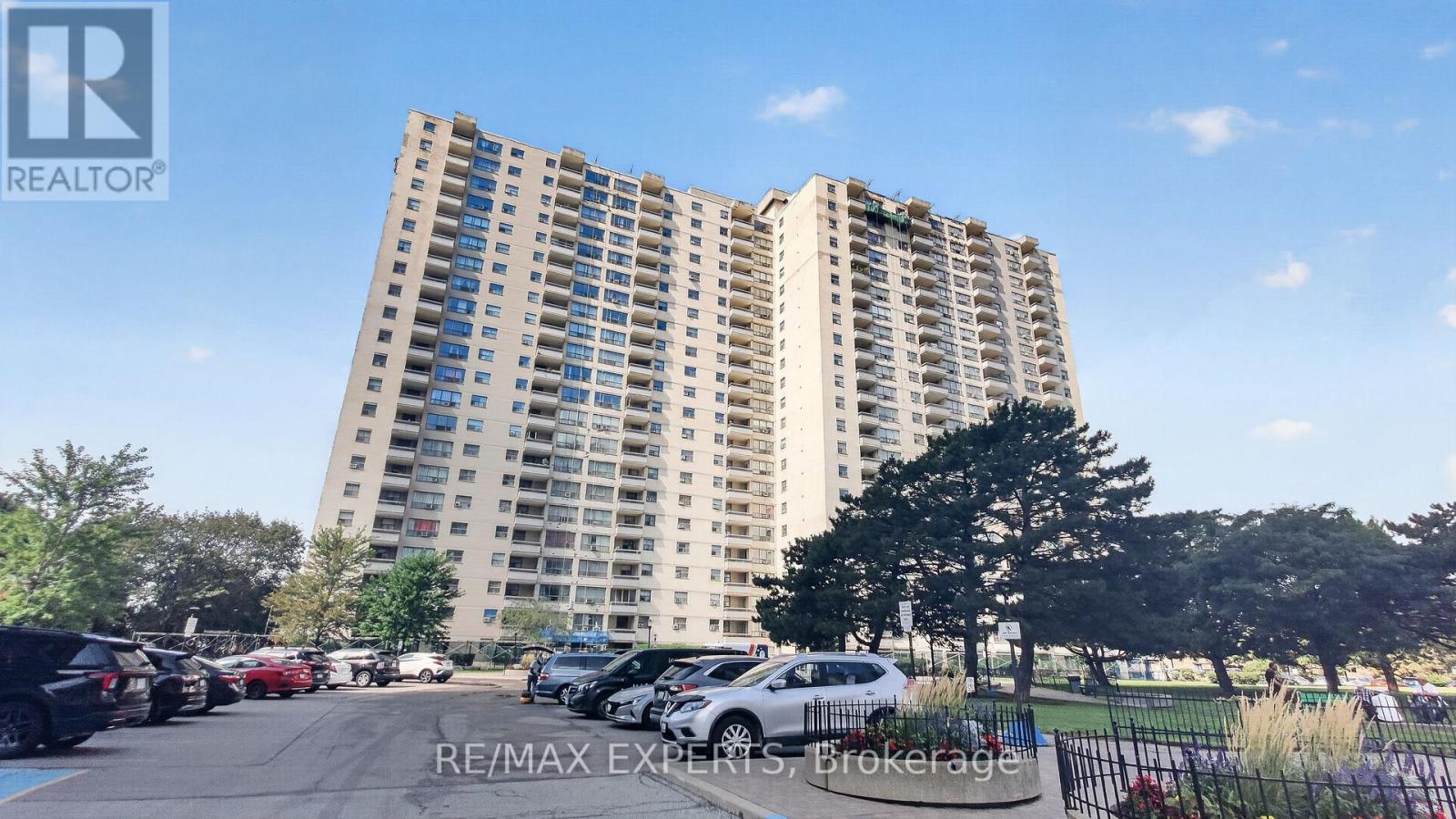 1703 - 390 DIXON ROAD, Toronto, Ontario