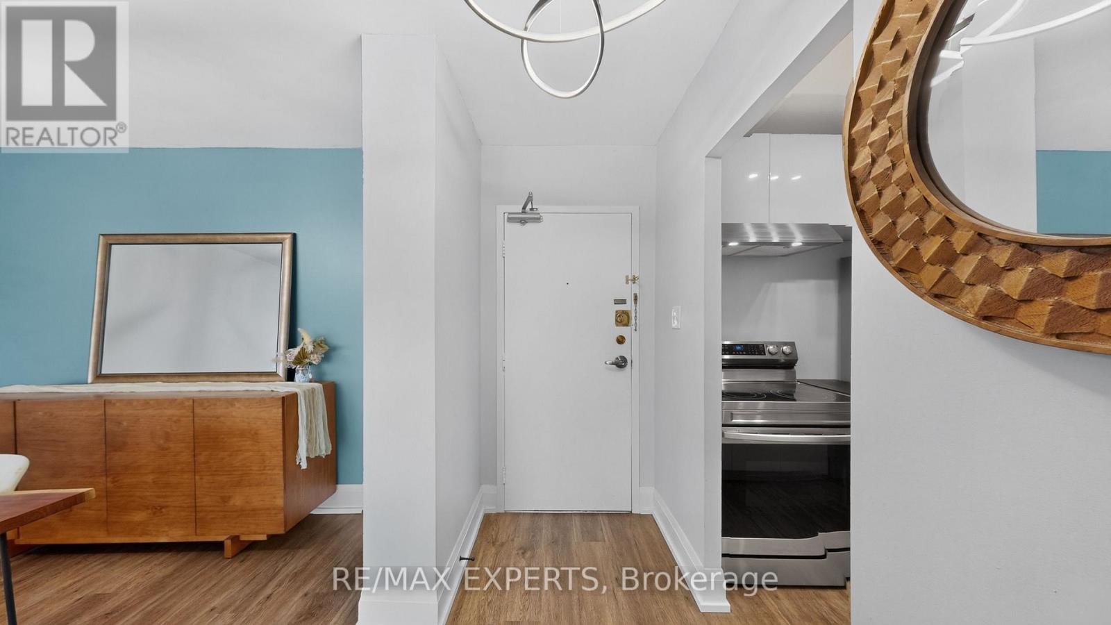 1703 - 390 Dixon Road, Toronto, Ontario  M9R 1T4 - Photo 3 - W13752172