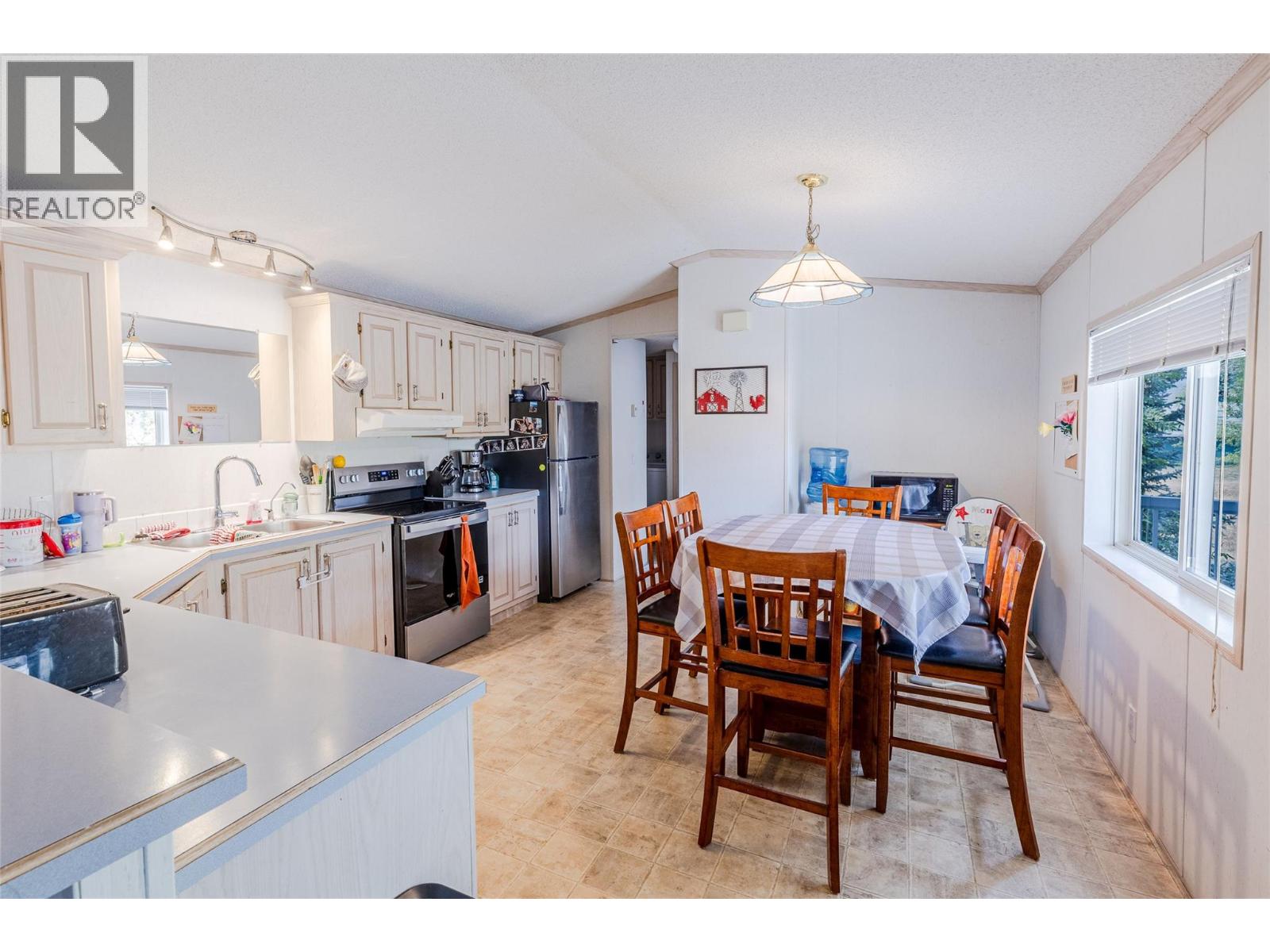 404 Ash Road, Creston, British Columbia  V0B 1G8 - Photo 32 - 10396078