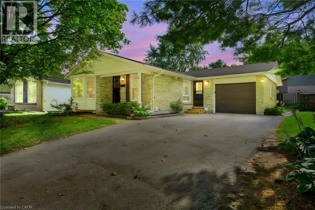 95 UNDERHILL Crescent, Kitchener, Ontario