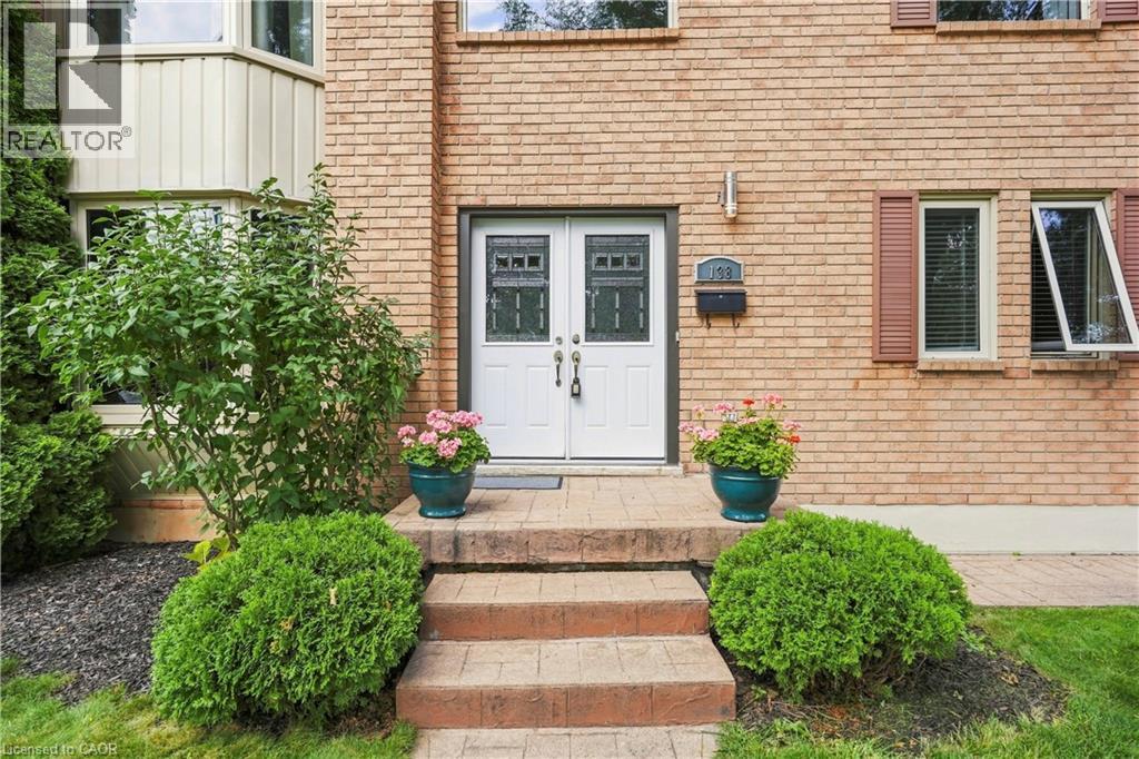 138 Livingston Avenue, Grimsby, Ontario  L3M 4X1 - Photo 3 - 40860606