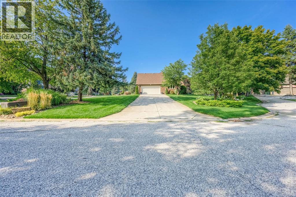 1596 HOLDEN DRIVE Sarnia Ontario Canada N7S6G4 5