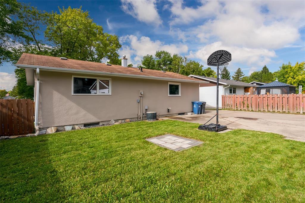 447 Donwood Drive, Winnipeg, Manitoba R2G 0X5 - Photo 30 - 202622450