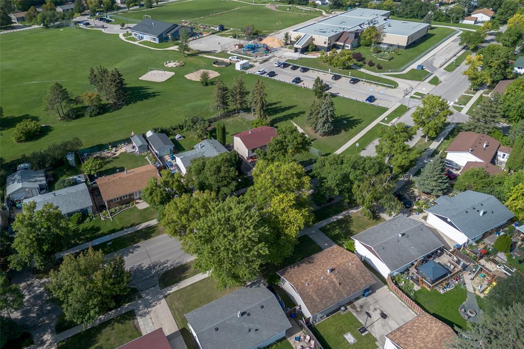 447 Donwood Drive, Winnipeg, Manitoba R2G 0X5 - Photo 37 - 202622450