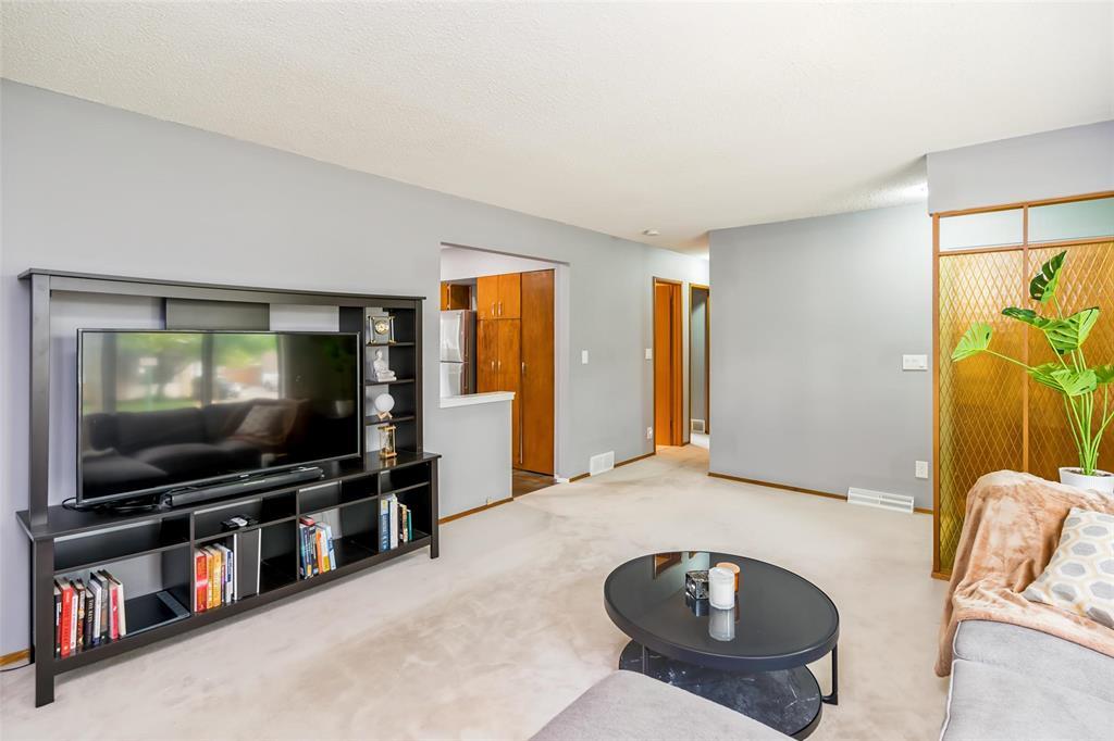 447 Donwood Drive, Winnipeg, Manitoba R2G 0X5 - Photo 4 - 202622450
