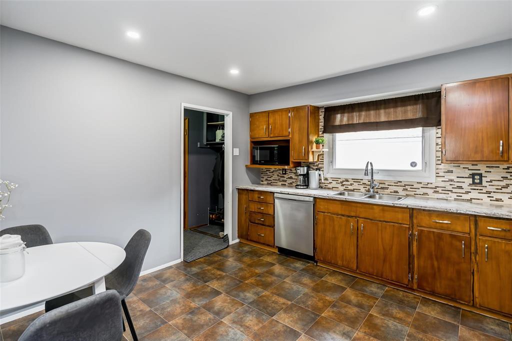 447 Donwood Drive, Winnipeg, Manitoba R2G 0X5 - Photo 7 - 202622450