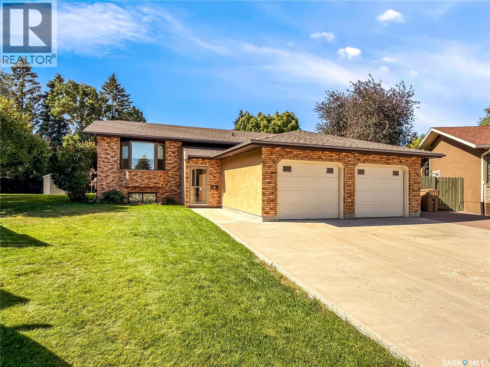 2726 Poplar Place E, Regina, Saskatchewan  S4V 1X8 - Photo 1 - SK047631