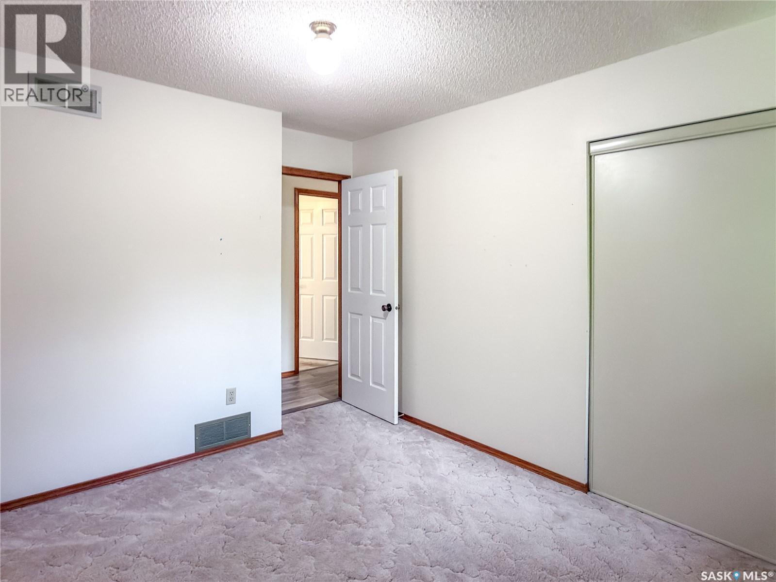 2726 Poplar Place E, Regina, Saskatchewan  S4V 1X8 - Photo 13 - SK047631