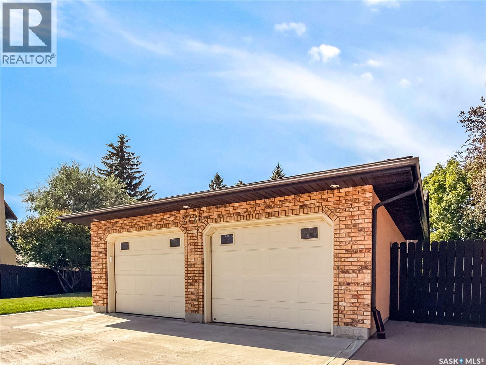 2726 Poplar Place E, Regina, Saskatchewan  S4V 1X8 - Photo 3 - SK047631