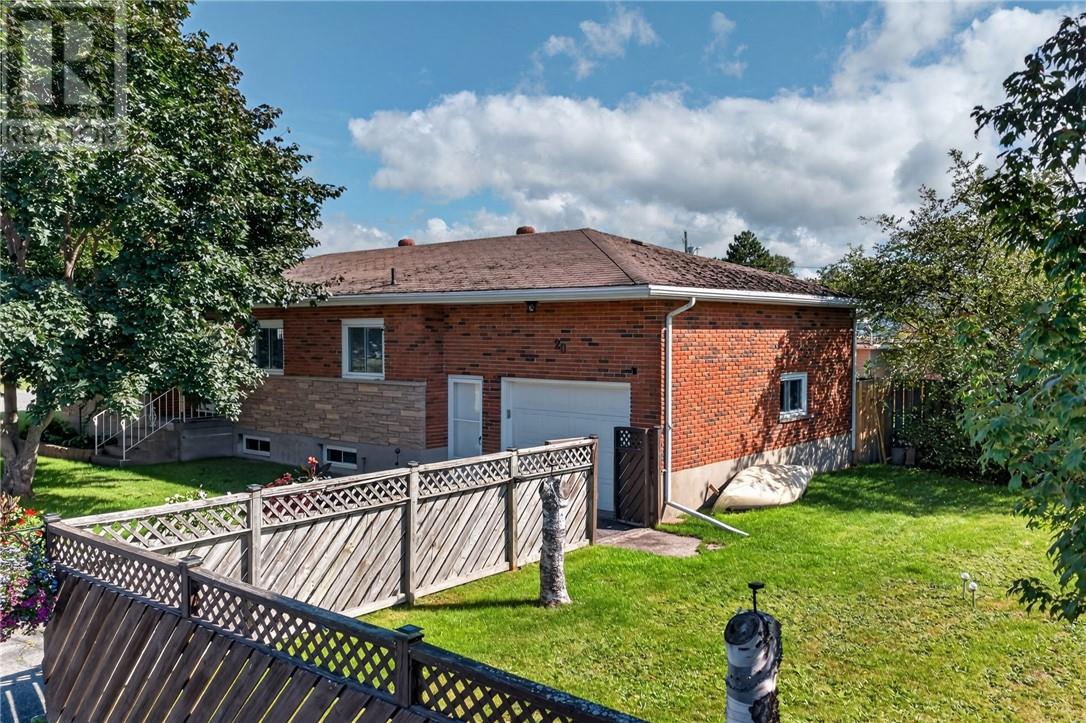 20 Coulson Street, Capreol, Ontario  P0M 1H0 - Photo 2 - 2130171