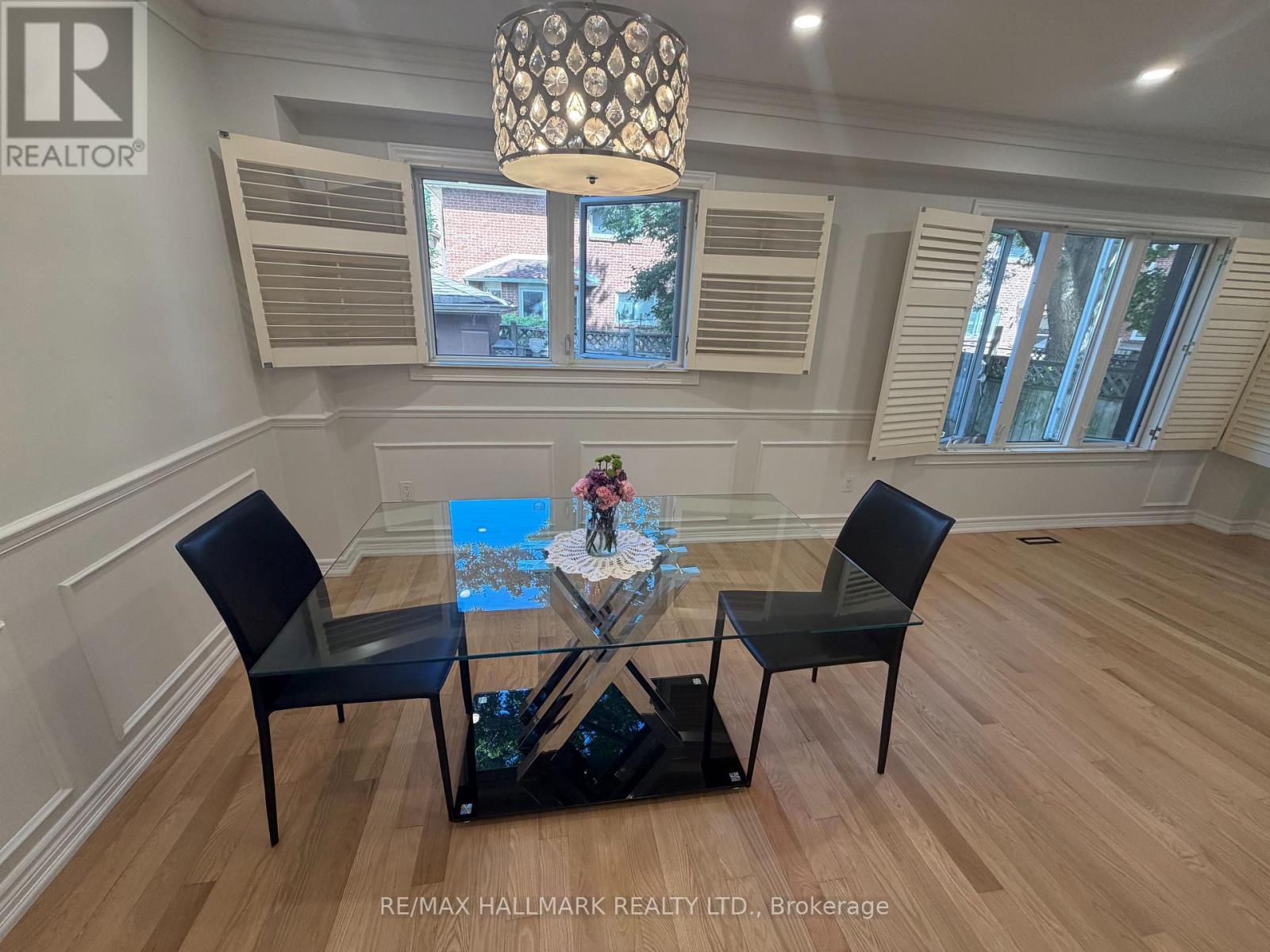 27 Pugsley Avenue, Richmond Hill, Ontario  L4C 8V2 - Photo 4 - N13713186