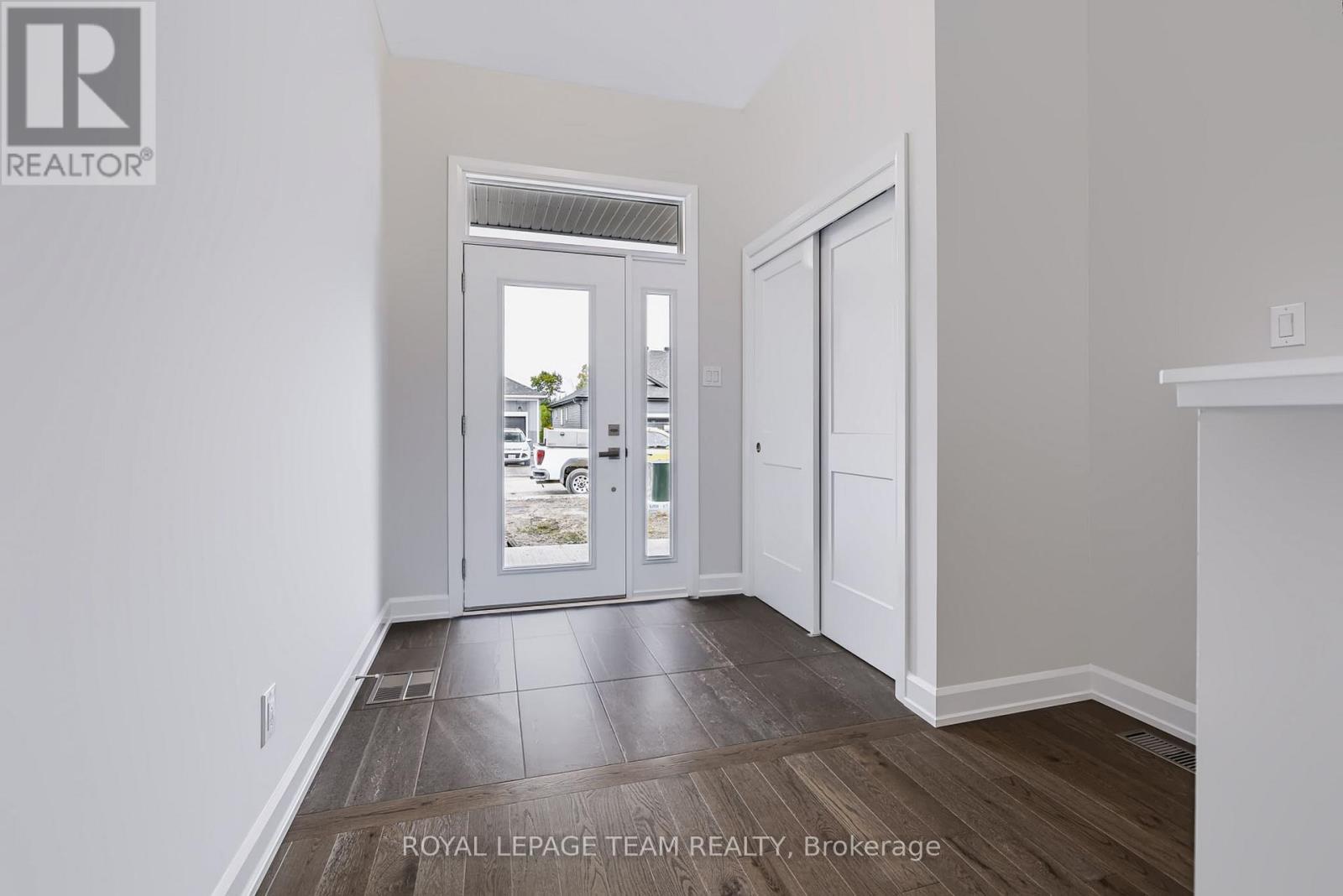 237 Hannam Bud Way, Ottawa, Ontario  K4M 0T7 - Photo 2 - X13626706