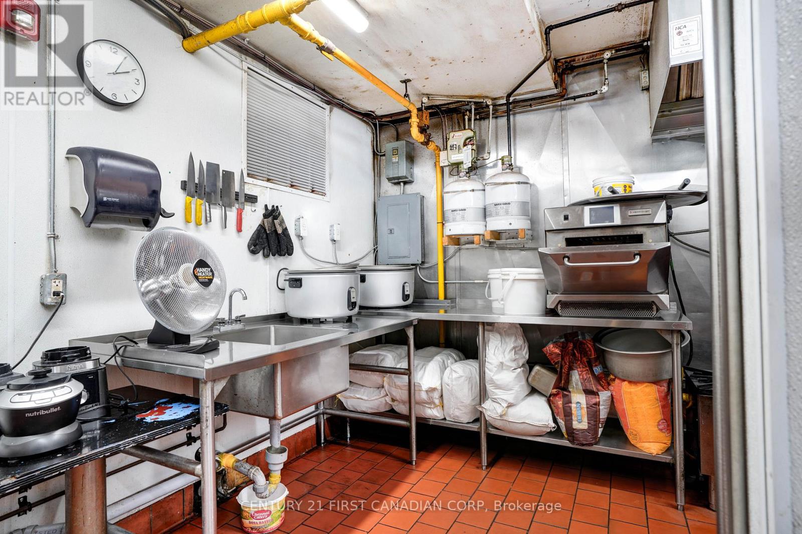 Unit A - 117 Christina Street N, Sarnia, Ontario  N7T 5T7 - Photo 34 - X13752536
