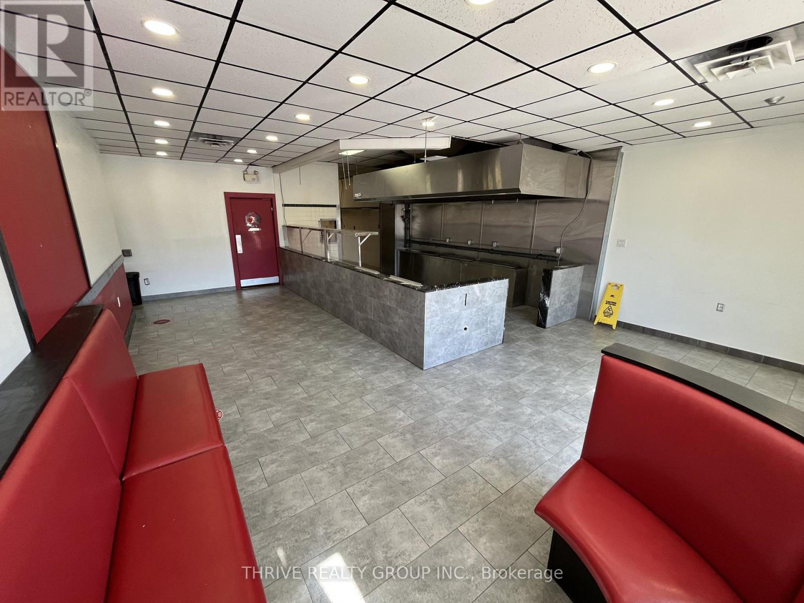 7 Front Street E, Strathroy-Caradoc, Ontario  N7G 1Y4 - Photo 2 - X13752554