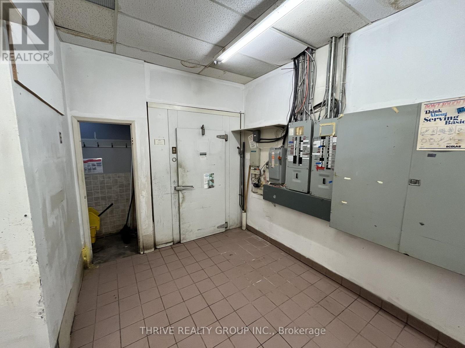 7 Front Street E, Strathroy-Caradoc, Ontario  N7G 1Y4 - Photo 6 - X13752554