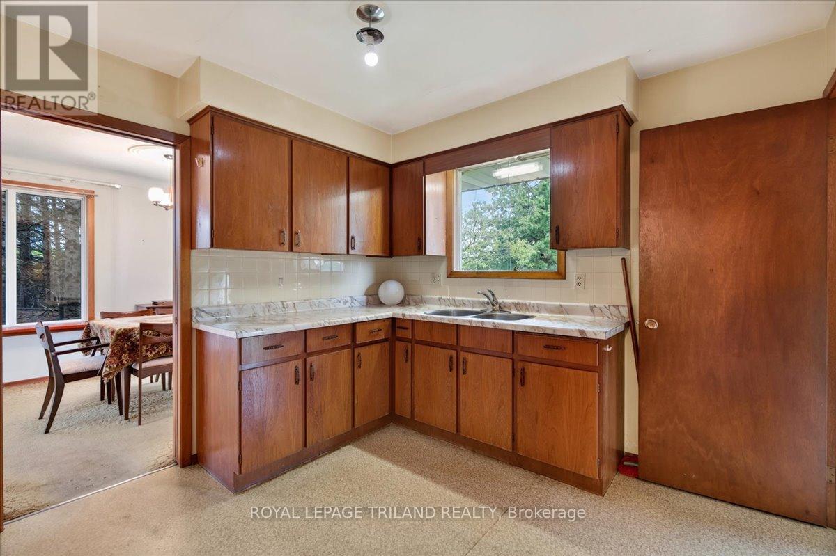 6097 Egremont Drive, Middlesex Centre, Ontario  N0L 1R0 - Photo 12 - X13752612