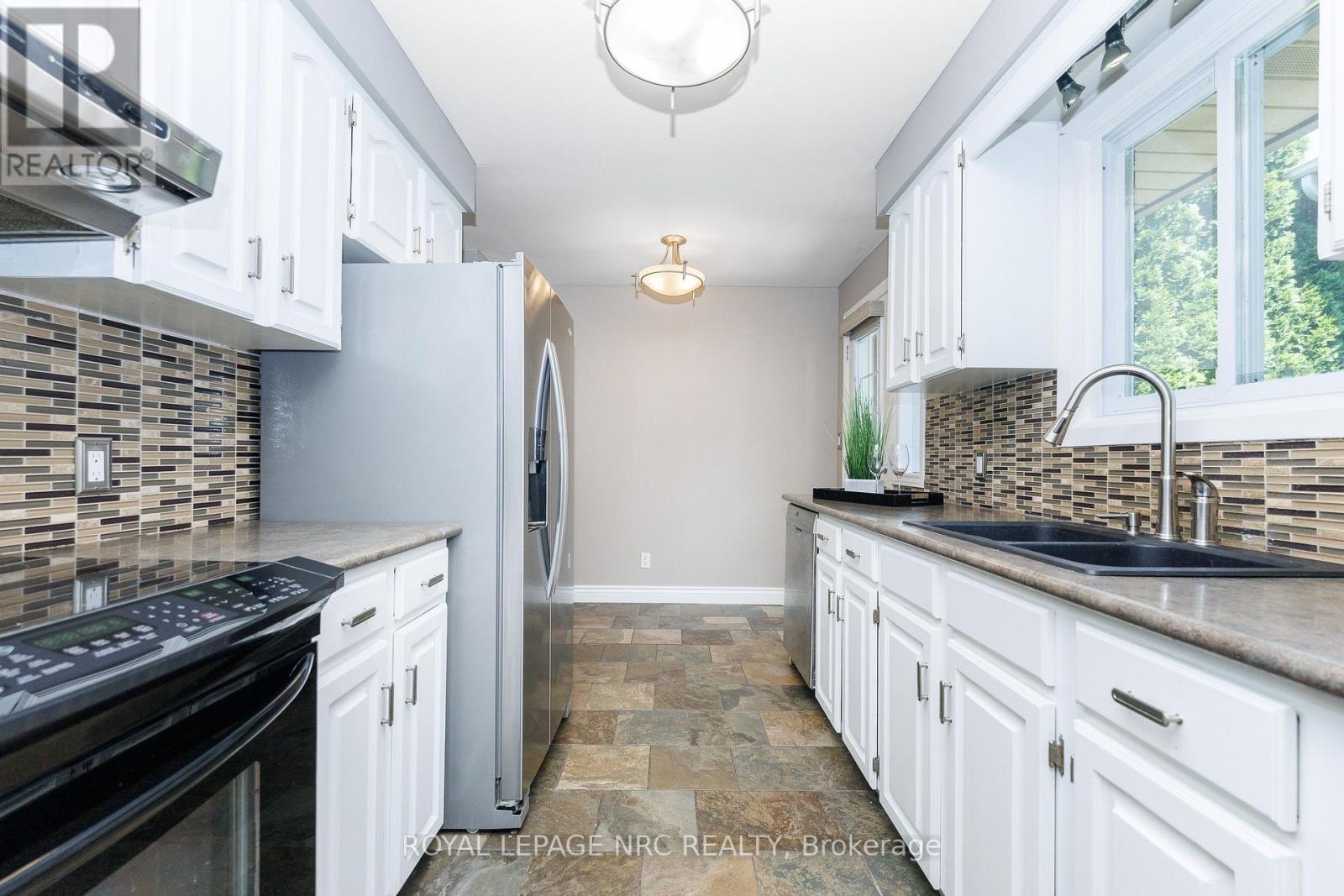 15 Black Friars Road, St. Catharines, Ontario  L2N 2M8 - Photo 12 - X13752702