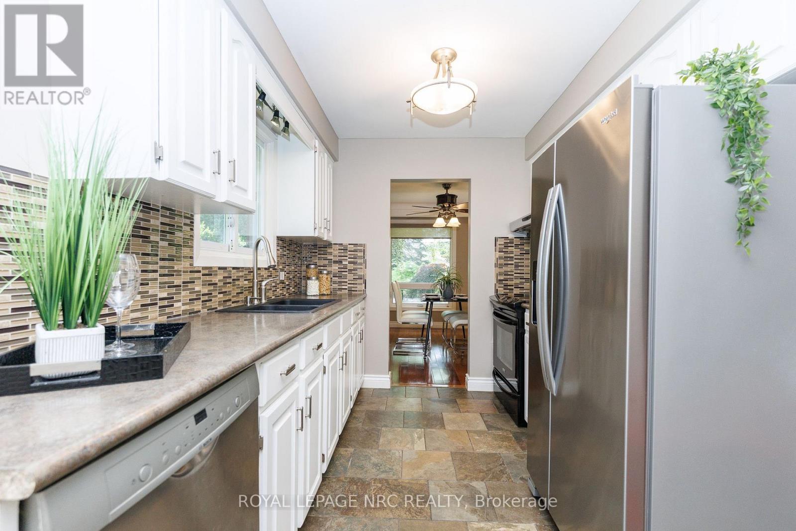 15 Black Friars Road, St. Catharines, Ontario  L2N 2M8 - Photo 14 - X13752702