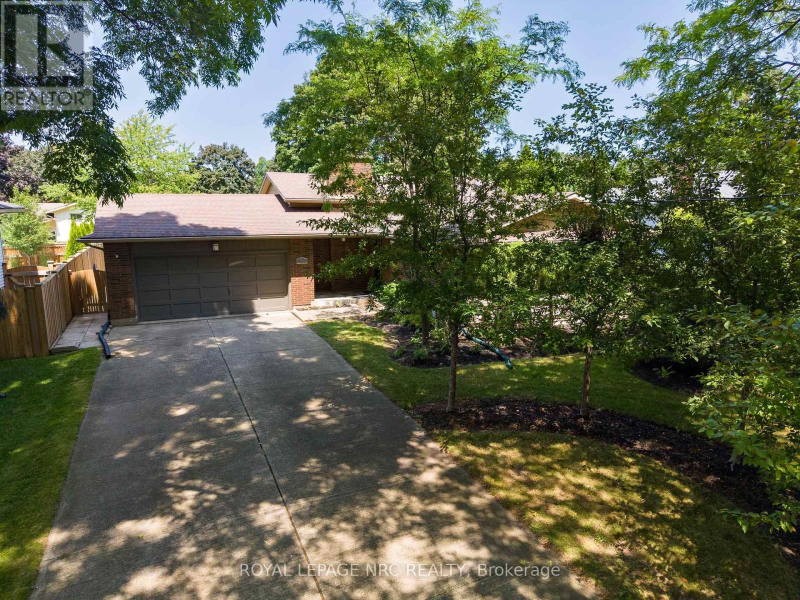 15 Black Friars Road, St. Catharines, Ontario  L2N 2M8 - Photo 2 - X13752702