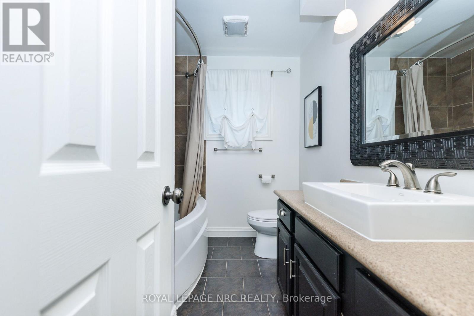 15 Black Friars Road, St. Catharines, Ontario  L2N 2M8 - Photo 20 - X13752702
