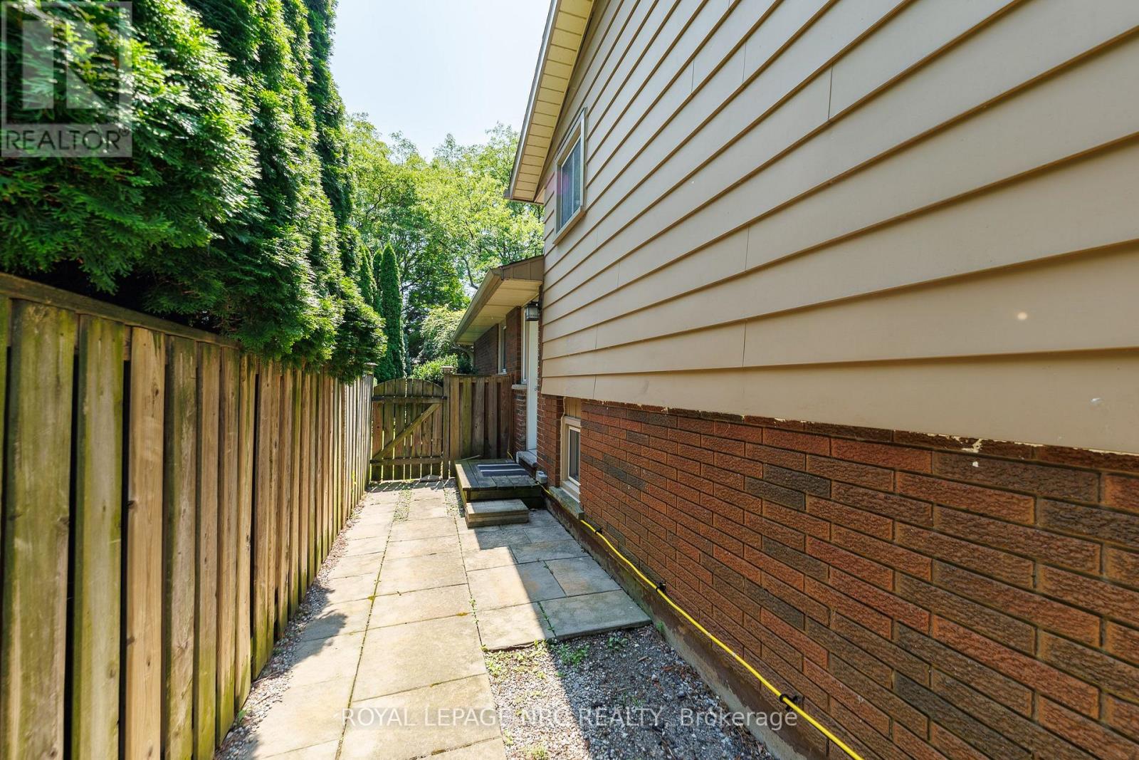 15 Black Friars Road, St. Catharines, Ontario  L2N 2M8 - Photo 34 - X13752702