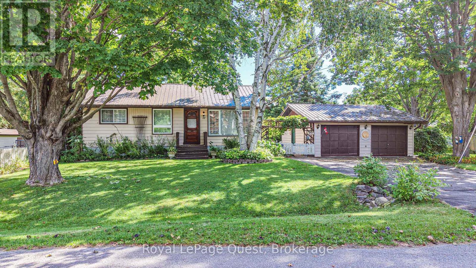 17 Hughes Road E, Orillia, Ontario  L3V 2L9 - Photo 1 - S13752344