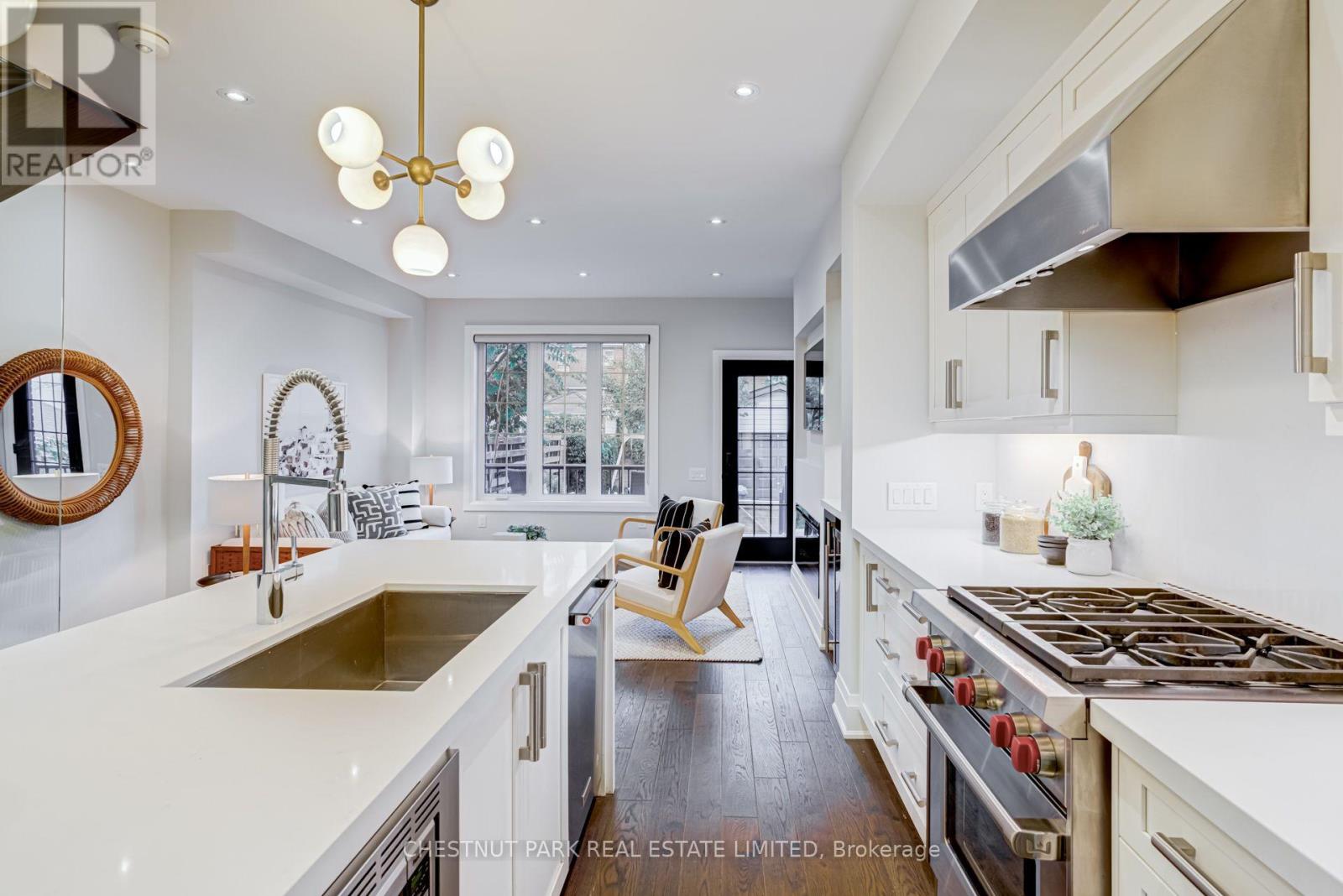 209 Atlas Avenue, Toronto, Ontario  M6C 3P6 - Photo 11 - C13752386
