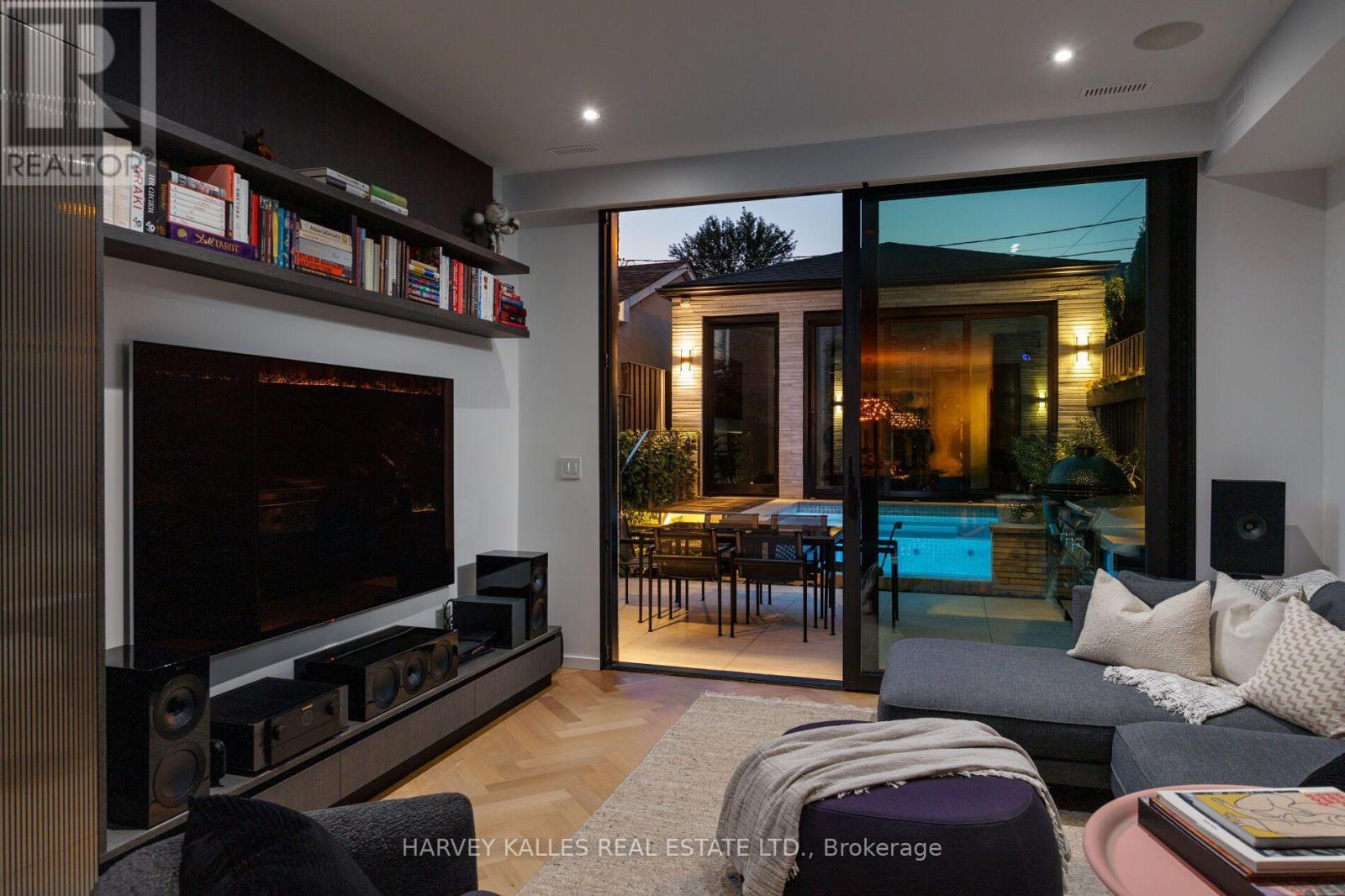 22 Foxley Street, Toronto, Ontario  M6J 1R1 - Photo 15 - C13752484