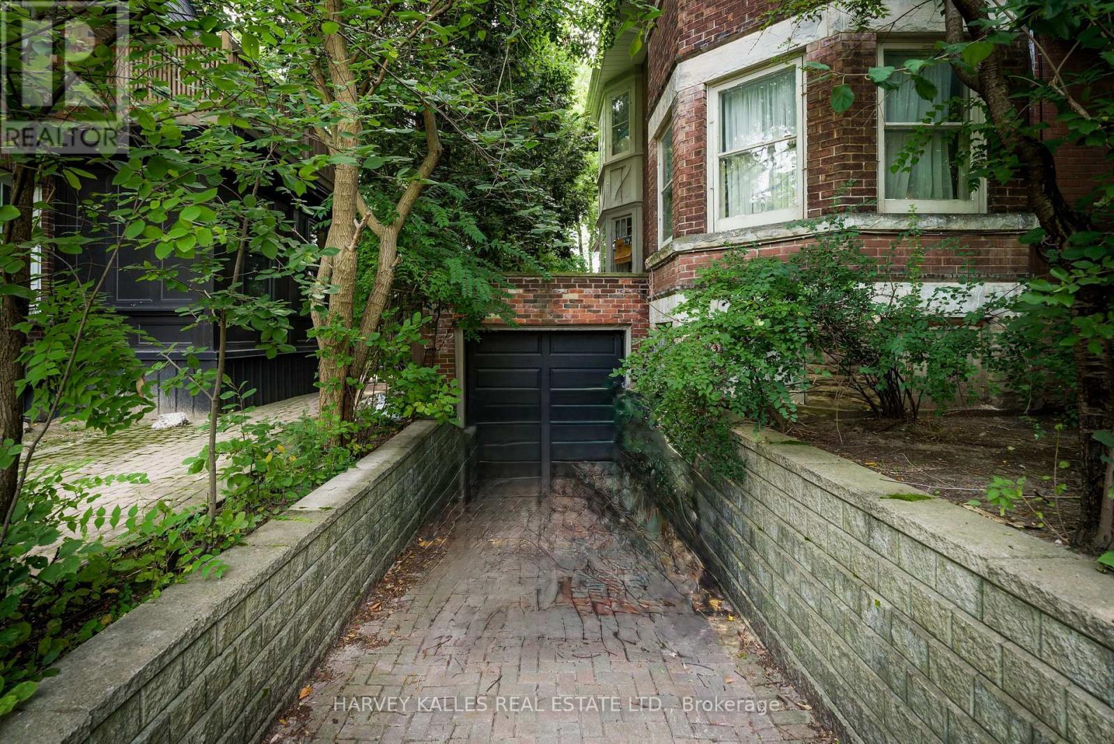 219 Balmoral Avenue, Toronto, Ontario M4V 1K1 - Photo 4 - C13752540